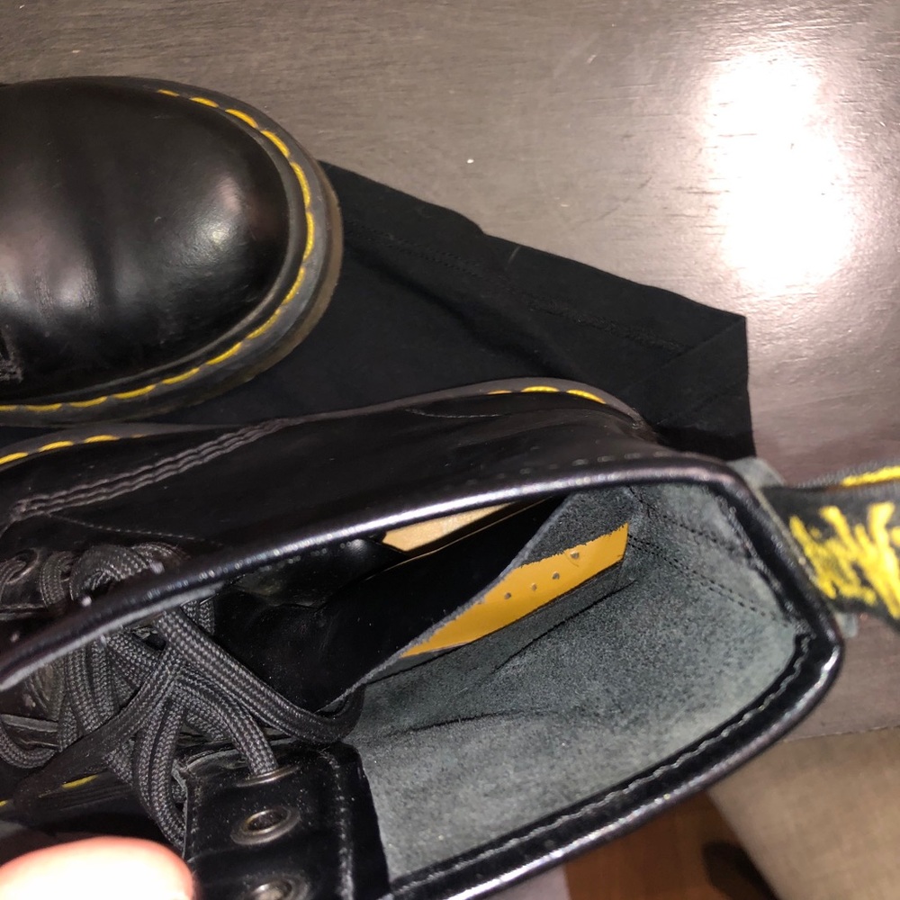 Black DR MARTENS